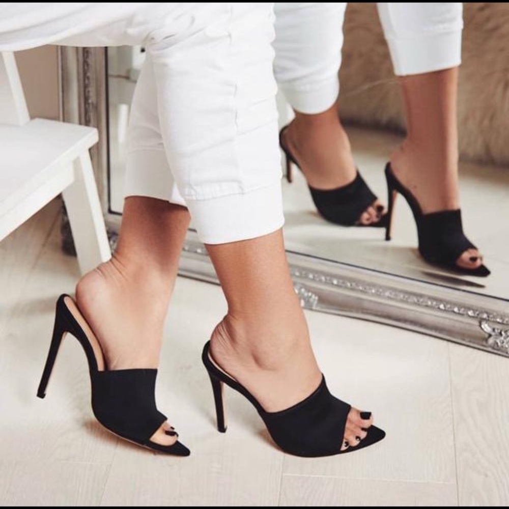 Cape Robbin black mule pumps